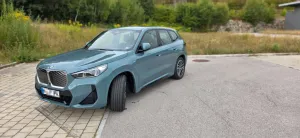 BMW iX1 xDrive30 - M-Paket-AHK