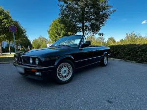 BMW 325i Cabrio vom Typ e30 EZ 02.02.87 Au...
