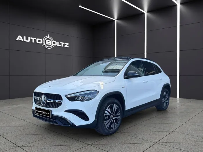 Mercedes-Benz GLA 250 e eNP. 62000 PANO Night AHK Memory Totw.
