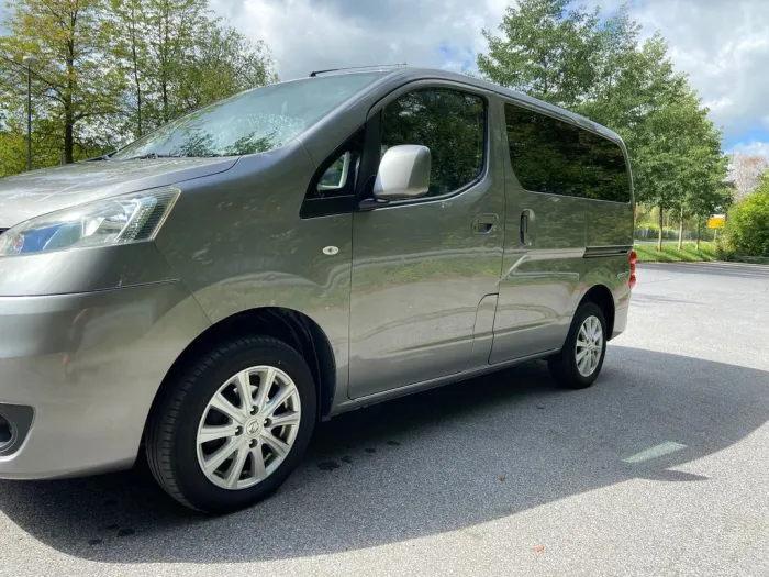 Nissan NV200 Premium (Evalia/Tekna), 7-Sitzer, AHK, RFK