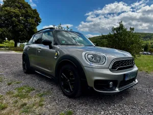 MINI Plug-In Hybrid / Allrad / LED / wenige km / Pano