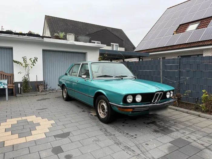 BMW 525 e12