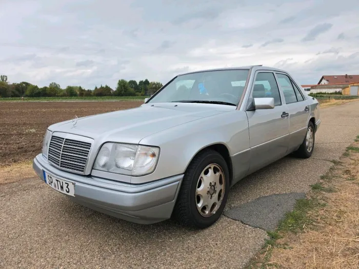Mercedes-Benz Mercedes Benz W124 E320 / 220 PS / Motorka...