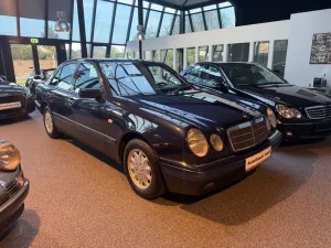 Mercedes-Benz E 220 Diesel Elegance-1.Hand-Mercedes-Scheckheft