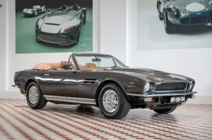 Aston Martin V8 Volante