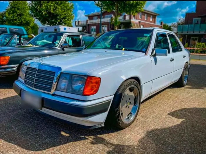 Mercedes-Benz Mercedes 300E 2.8