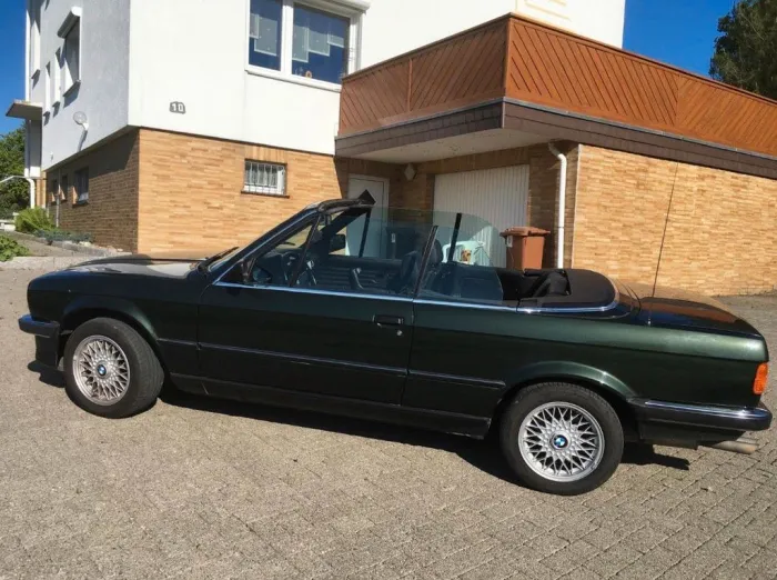 BMW > OLDTIMER BMW E30 325i  Cabrio <
