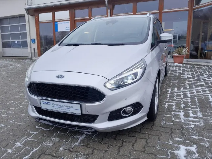 Ford S-MAX Titanium 7-Sitzer