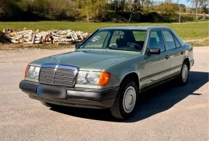 Mercedes-Benz Mercedes W124 200 - grün/grün - ASD - TÜV ...