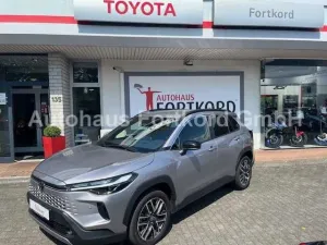 Toyota Corolla Cross 2.0 Hybrid Teamplayer - Navi, LHZ.