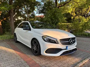 Mercedes-Benz A 200 AMG Line PANO Night RedCUT