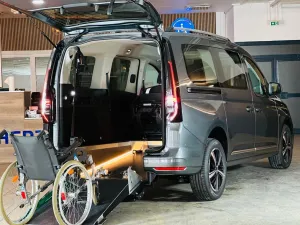Volkswagen Caddy Maxi Behindertengerecht-DSG-Style-Rampe