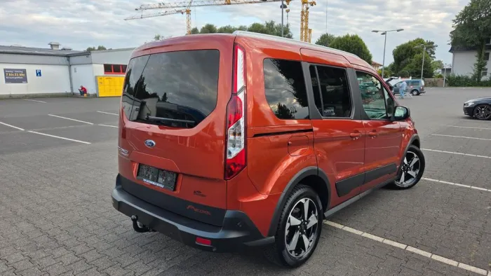 Ford Tourneo Connect-Active1.5d-AUT+AHK+PANOR+KAM+NAV