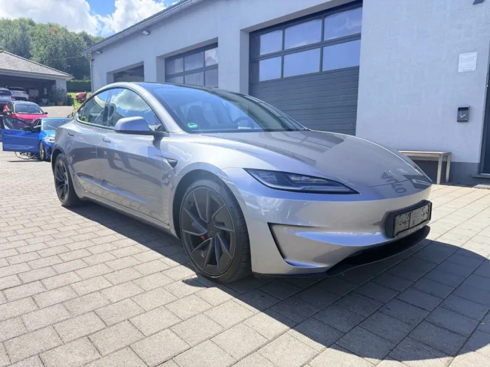 Tesla Model 3 Performance Highland 2025 - Quichsilber