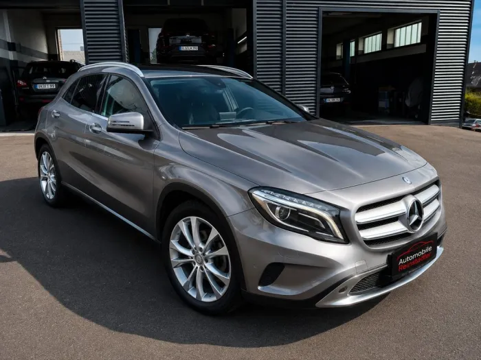 Mercedes-Benz GLA 200 Automatik *BI-Xenon*NAVI*PDC*AHK*Klima*