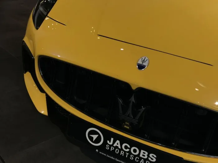 Maserati GranTurismo Trofeo Giallo Corse Sportpaket Navi