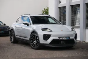 Porsche Macan 4 INNODRIVE-LUFTF.-PANO-2xDISPLAY-AHK-VOLL