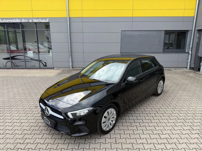 Mercedes-Benz A 250 e/HYBRID/PLUG IN/KAMERA/SHZ/NAVI/KLIMAA*