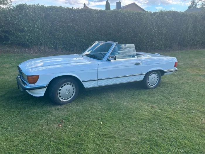 Mercedes-Benz 560 SL (R107)
