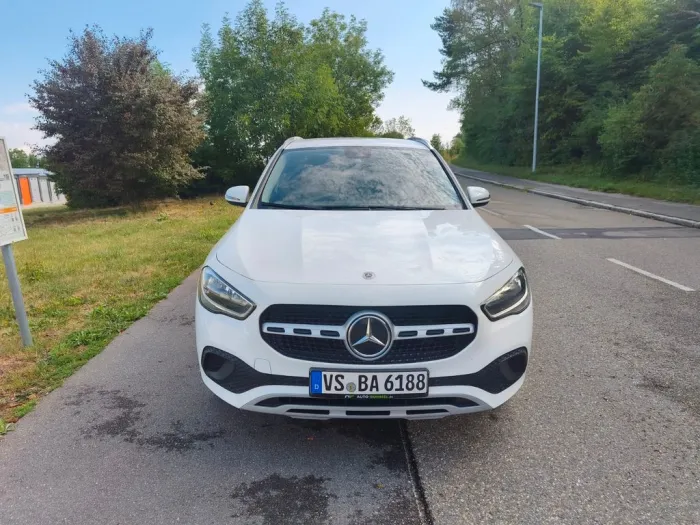 Mercedes-Benz GLA 180 DCT Progressive