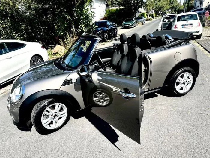 MINI Cooper Cabrio Automati 100PS Neuwertig Einparkh