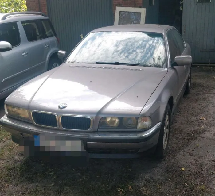BMW E38 730i Manuell - TÜV bis Mai 2028