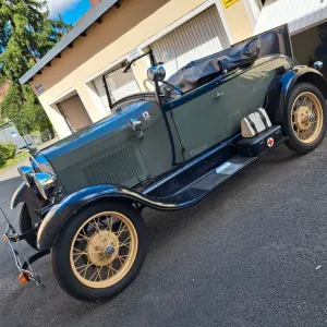 Ford Modell A mit Schwiegermuttersitz