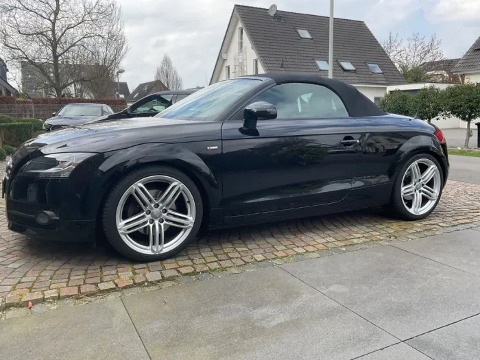 Audi TT Roadster 1.8 TFSI schwarz-Verdeck NEU