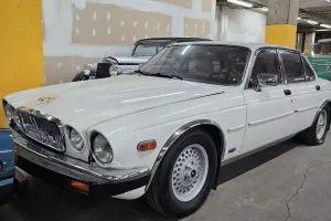 Jaguar XJ12 5.3
