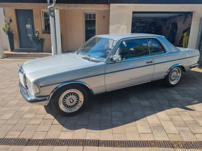 Mercedes-Benz E 230