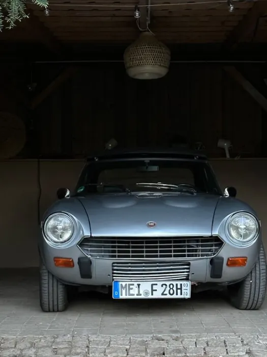 Fiat 124 Spider Oldtimer mit runden Heckleuchten