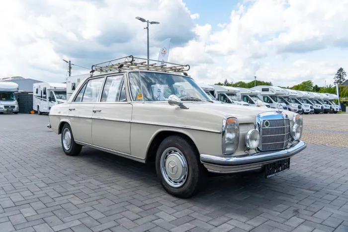 Mercedes-Benz W115 200 /8 *Originallack*