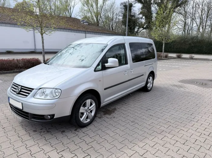 Volkswagen Biete Behindertengerechten Caddy Maxi mit Rampe