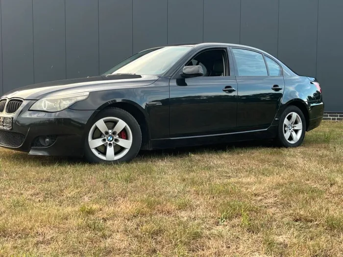 BMW E60 523i
