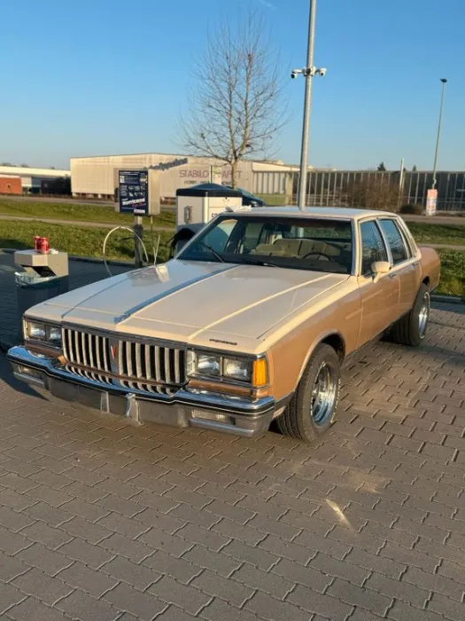 Chevrolet Pontiac Parisienne US Car