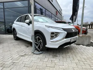 Mitsubishi Eclipse Cross Plus Select Hybrid 4WD Standheizun