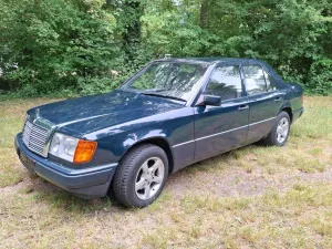 Mercedes-Benz Mercedes Benz W124 200E Limousine Oldtimer...