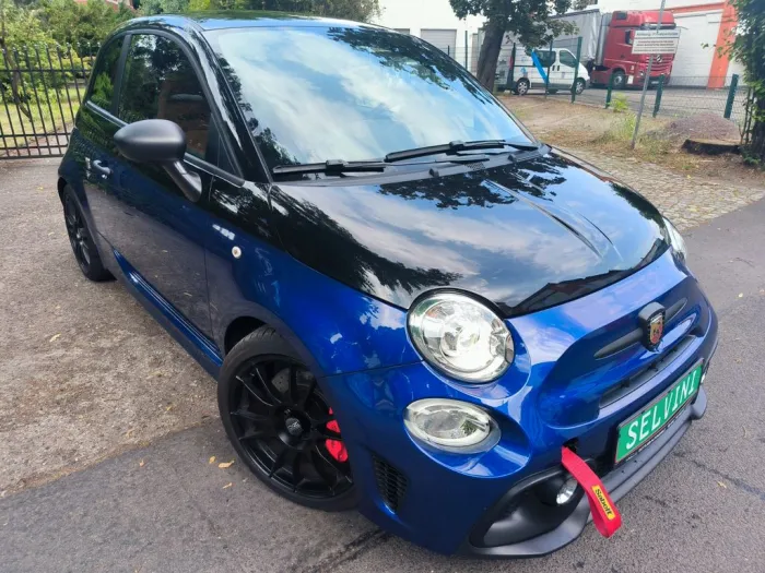 Abarth 595 Competizione-Beats-Xenon-Sabelt