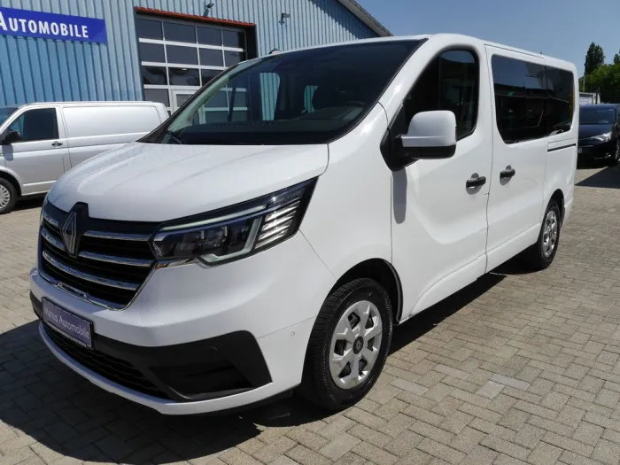 Renault Trafic 3,0t dCi 130 9-Sitzer