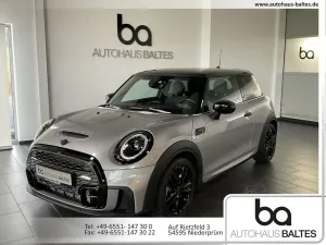 MINI Cooper S JCW Trim Navi/Park/Komfort/Kam/Black/Mu