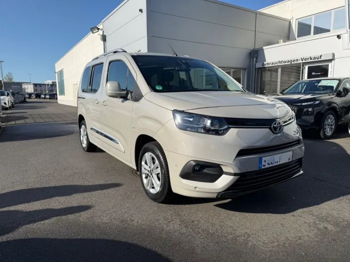 Toyota Proace City 1,2-l-Turbo 81kW L1 Team Deutsch...