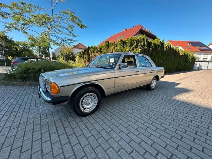 Mercedes-Benz Mercedes W123 240D  Neuer TÜV  Bremsen k...