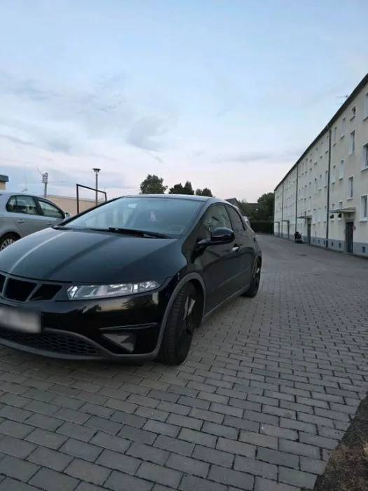 Honda Civic 5-Türer, 1.4 TÜV: bis März 2028