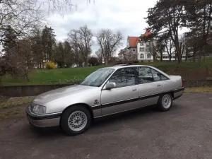 Opel Omega A 2.6i-6 CD