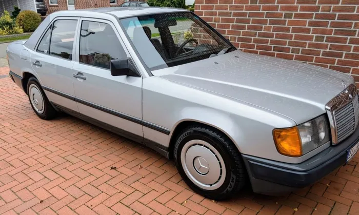 Mercedes-Benz Mercedes Benz E 230 *H-Zulassung*