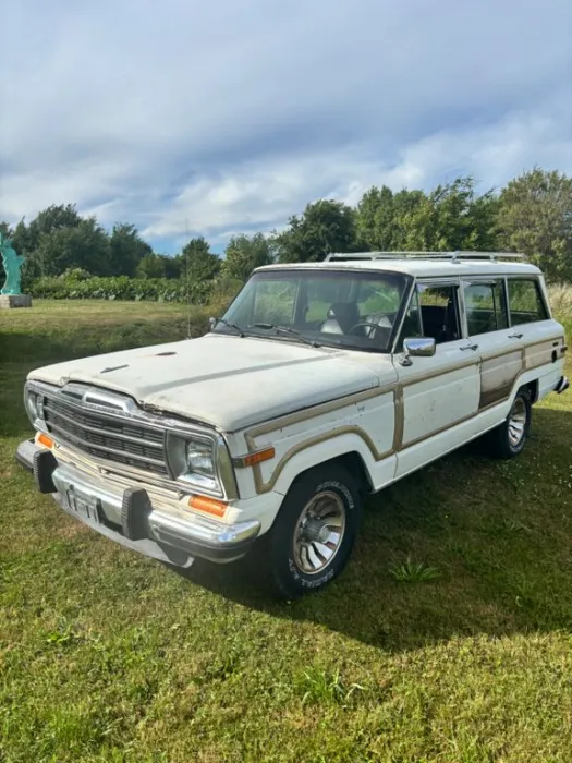 Jeep Wagoneer