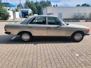 Mercedes-Benz w 123 mercedes E230
