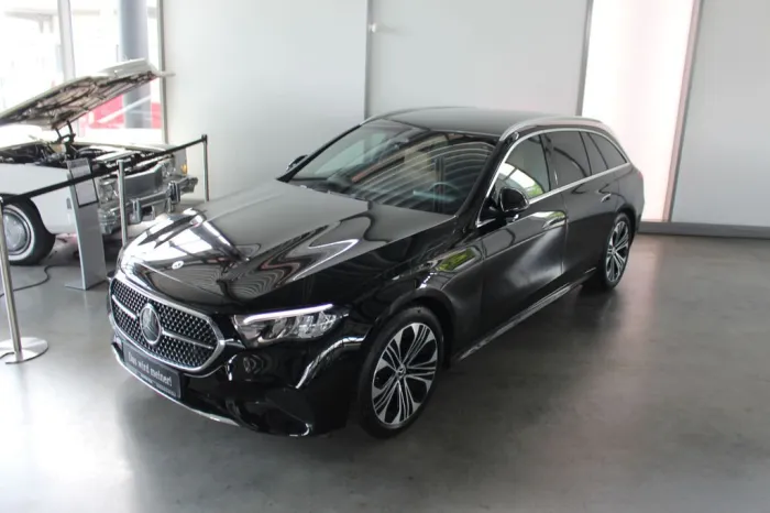 Mercedes-Benz E 220 d T 4M Avantgarde AHK Kamera 19