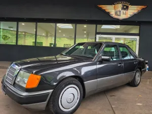 Mercedes-Benz 230 W124 Limousine SSD/Metallic/AHK