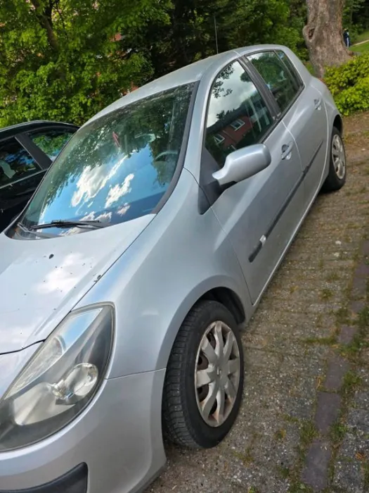 Renault Clio 1.6 / (111 PS) Automatik